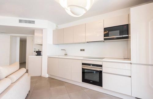 Pointe Croisette Apartment | 3-Br Apartment with Pool, Parking & Beaches 100m away