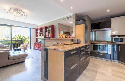 Pointe Croisette Apartment | 3-Br Apartment with Private Pool & Sea View