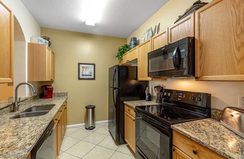 Windsor Palms Condo | 3 miles to Disney, 1st Floor, Gated Resort, Roomy, Comfy & Quiet