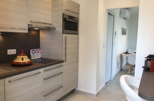 Mandelieu-La-Napoule Villa | 3-room apartment with swimming pool; pergola for 4 people, quiet and unobstructed view