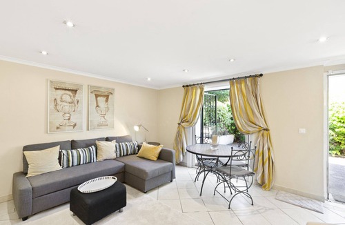 Biot Apartment | 3-room apartment with private pool (in season) and garden