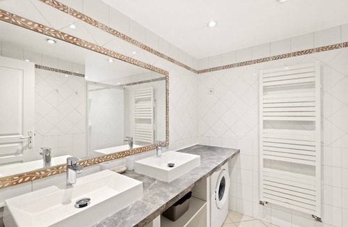 Biot Apartment | 3-room apartment with private pool (in season) and garden
