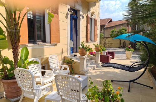 Golfe Juan House | 3 separately-rentable 2-room apartments, shops, beaches, private parking.