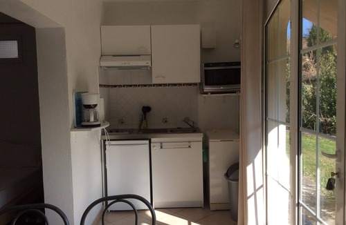 Vence Apartment | 30 sq.m studio at garden level. Quiet villa in a green setting with terrace