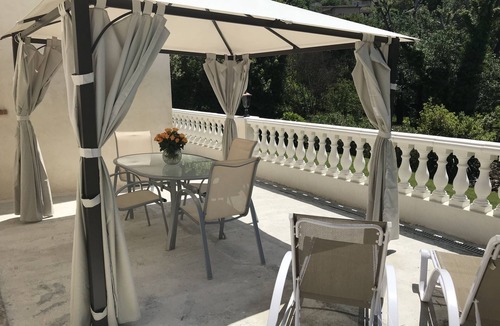 Vence Apartment | 30 sq.m studio at garden level. Quiet villa in a green setting with terrace
