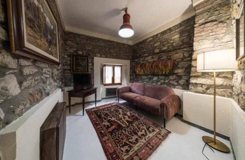 San Terenzo Monti House | 300 m² House ∙ 5 bedrooms ∙ 9 guests