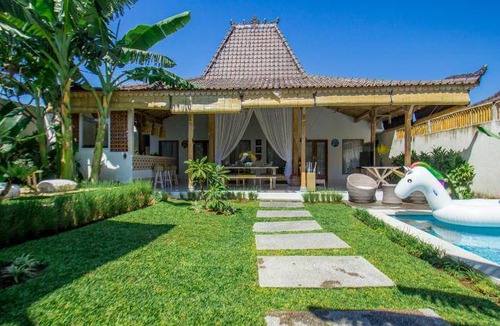 Sunset Road Villa | 300 m² Villa ∙ 2 bedrooms ∙ 6 guests