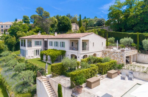 Mougins Villa | 300 m² Villa ∙ 5 bedrooms ∙ 10 guests