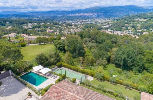 Mougins Villa | 300 m² Villa ∙ 5 bedrooms ∙ 10 guests