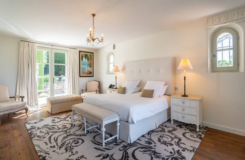 Mougins Villa | 300 m² Villa ∙ 5 bedrooms ∙ 10 guests