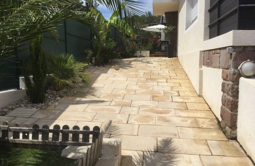 Boulouris-sur-Mer House | 30m from the beach, air-conditioned house, sea view, enclosed garden, ideal for families