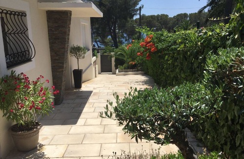 Boulouris-sur-Mer House | 30m from the beach, air-conditioned house, sea view, enclosed garden, ideal for families