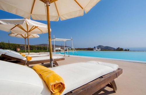 Akrotiri Villa | 320 m² Villa ∙ 5 bedrooms ∙ 10 guests