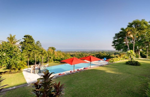 Kalibukbuk Villa | 3300 m² Villa ∙ 3 bedrooms ∙ 6 guests