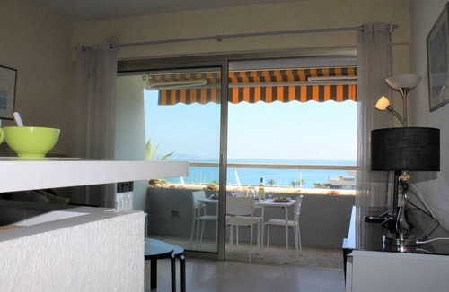 Villeneuve Loubet Beach Apartment | 35 m² Studio flat ∙ 1 bedroom ∙ 4 guests