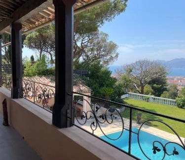 La Croix des Gardes Villa | 350 m² Villa ∙ 5 bedrooms ∙ 10 guests