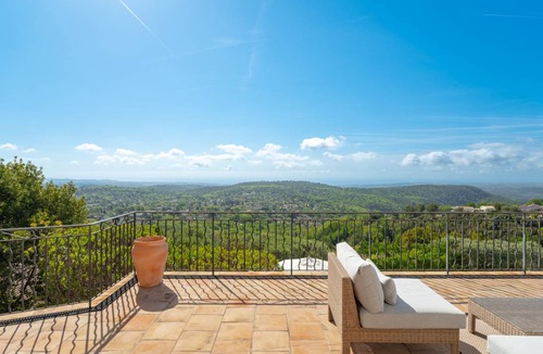 Tourrettes-sur-Loup Villa | 350 m² Villa ∙ 5 bedrooms ∙ 10 guests