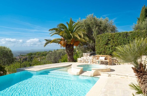 Tourrettes-sur-Loup Villa | 350 m² Villa ∙ 5 bedrooms ∙ 10 guests