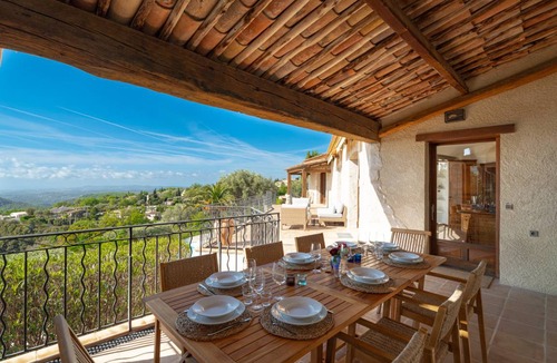 Tourrettes-sur-Loup Villa | 350 m² Villa ∙ 5 bedrooms ∙ 10 guests