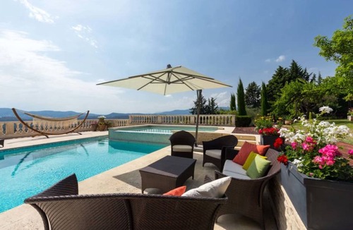 Mouans-Sartoux Villa | 350 m² Villa ∙ 9 bedrooms ∙ 18 guests