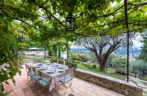 Mouans-Sartoux Villa | 350 m² Villa ∙ 9 bedrooms ∙ 18 guests