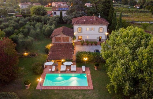 Colle di Compito Villa | 370 m² Villa ∙ 5 bedrooms ∙ 10 guests