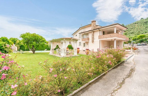 Camaiore House | 380 m² House ∙ 6 bedrooms ∙ 12 guests