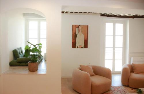 Antibes City Centre Apartment | 3BR on the Remparts of Antibes - Sea & Mountain View