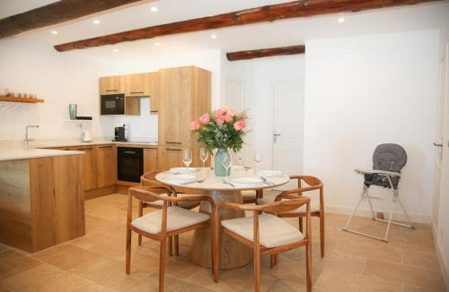 Antibes City Centre Apartment | 3BR on the Remparts of Antibes - Sea & Mountain View