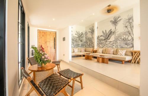 Batubelig Villa | 4 Bd Seminyak Rice Paddies View 4 mins to Beach