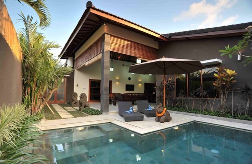 Umalas Villa | 4 Bedroom villa w/Breakfast, Seminyak