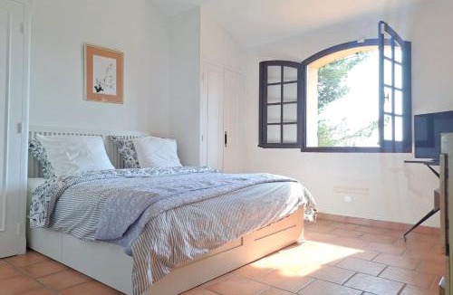 Le Cannet Villa | 4 BR Villa with Pool Sea View AC Parking - BENAKEY