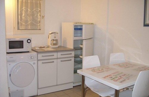 Saint-Aygulf Apartment | 4-person apartment with swimming pool a few steps from the beach located in Saint Aygulf