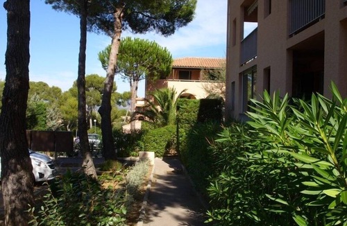 Saint-Aygulf Apartment | 4-person apartment with swimming pool a few steps from the beach located in Saint Aygulf