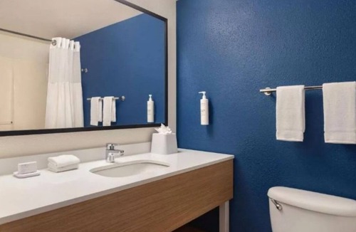 Southwest Orlando Hostel | 4 Relaxing Rooms Perfect for Your Orlando Adventure – Free Breakfast & Pool
