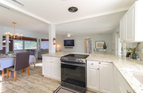 Edgewood House | 4 Rooms, Lake, Pool, Hot Tub, Bocce Ball, Putting Green, Fire Pit, Cold Plunge