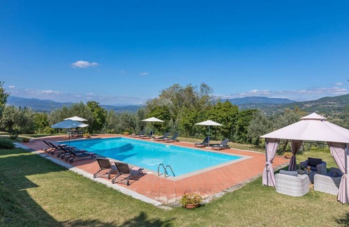 Arezzo Villa | 418 m² Villa ∙ 9 bedrooms ∙ 20 guests