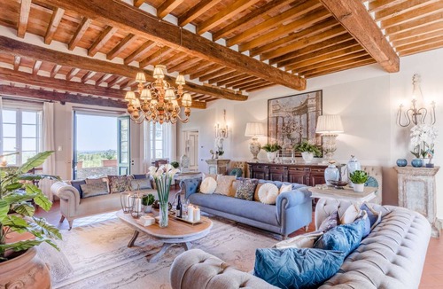 Capannori Villa | 450 m² Villa ∙ 6 bedrooms ∙ 12 guests