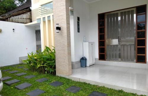 By Pass Ngurah Rai Villa | 5 Bedrooms Villa in Jimbaran