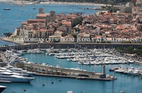 Antibes Old Town House | 5 minutes from Port Vauban. Glamorgan Crew House in the Heart of Antibes