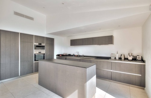 Villeneuve-Loubet Villa | 5* villa with private pool on prestigious estate