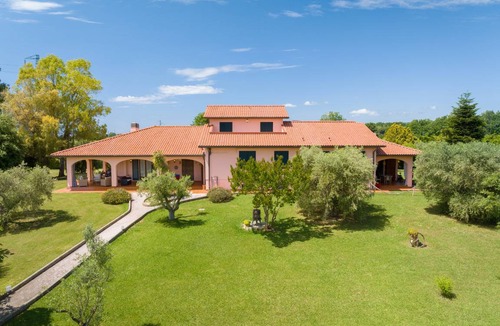 Rosignano Marittimo Villa | 500 m² Villa ∙ 8 bedrooms ∙ 25 guests