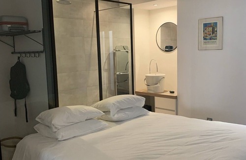Quartier du Port Apartment | 53 m2 2-room apartment, renovated, bright and quiet