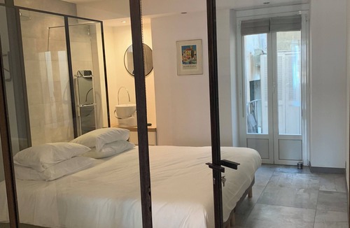Quartier du Port Apartment | 53 m2 2-room apartment, renovated, bright and quiet