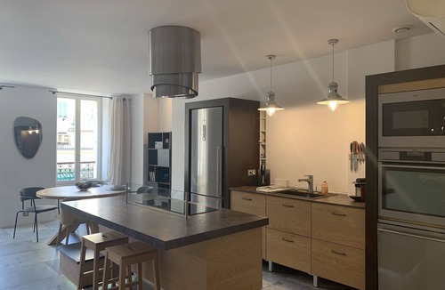 Quartier du Port Apartment | 53 m2 2-room apartment, renovated, bright and quiet