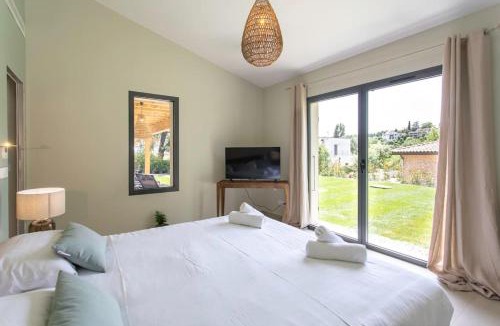 Saint-Paul-de-Vence Apartment | #53 St Paul Villa Swimpool AC Carpark BBQ for 8 Guest