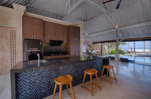 Saba Villa | 5BR Beachfront Villa In Sabah Beach - 6Min Drive To Bali Safari And Marine Park!