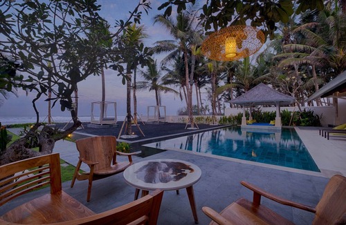 Saba Villa | 5BR Beachfront Villa In Sabah Beach - 6Min Drive To Bali Safari And Marine Park!