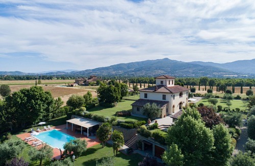 Montecolognola Villa | 5BR Luxury Villa, Sublime Location, Private Pool, Sauna, Colour-therapy Shower