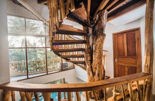 Singakerta Villa | 5BR NAUTILUS TREE HOUSE Private Quiet amid Rice Field and Nature
